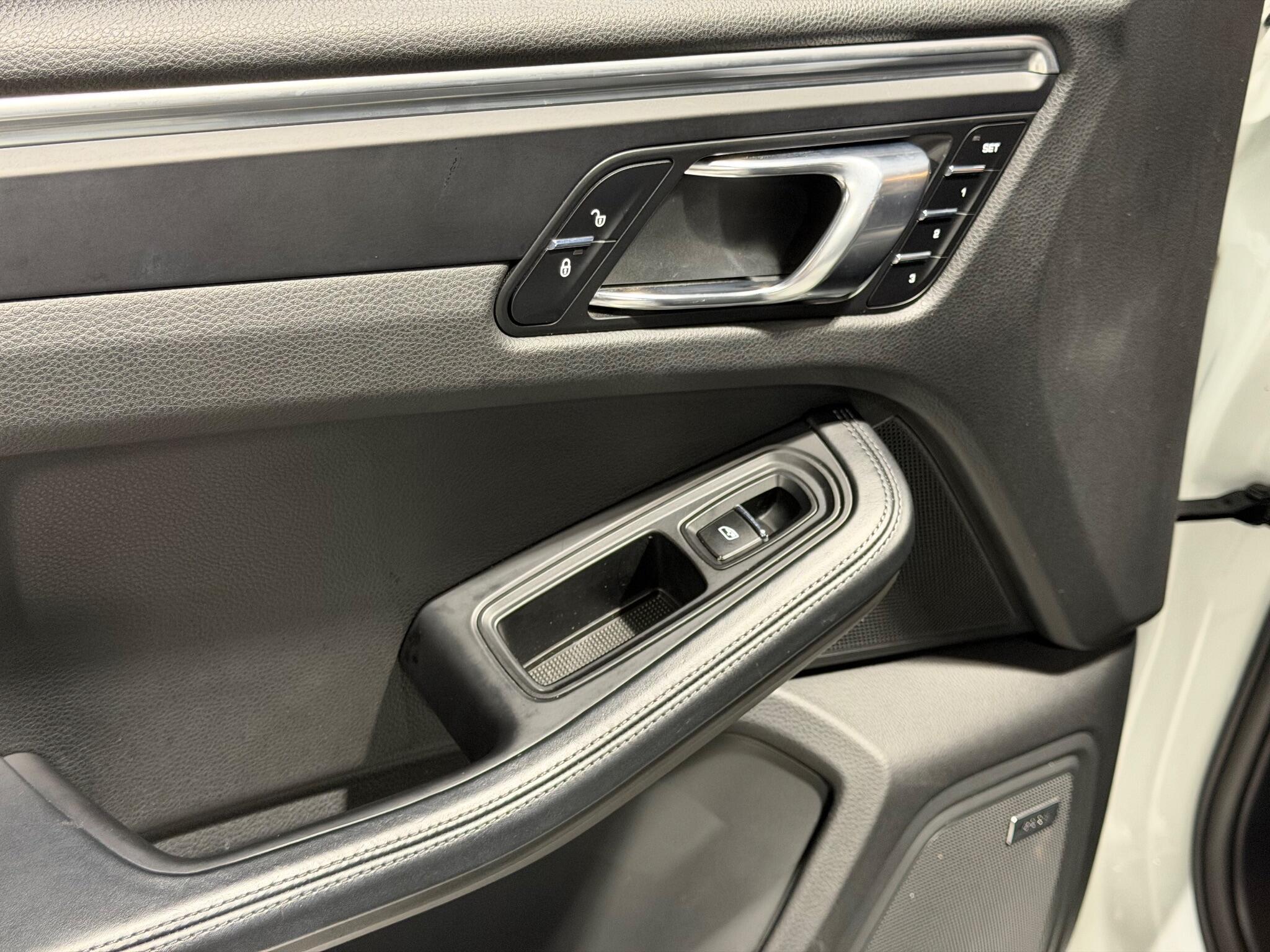 Porsche Macan 2.0T SUV 5dr Petrol PDK 4WD Euro 6 (s/s) (252 ps)